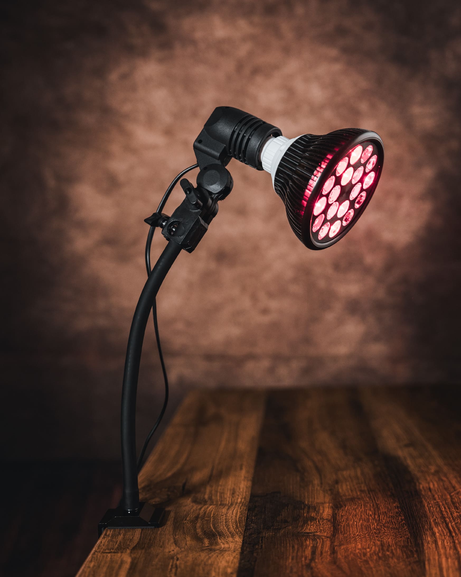 Mitochondriak - zařízení pro terapii červeným a infračerveným světlem, brýle blokující modré světlo a řešení pro vnitřní osvětlení